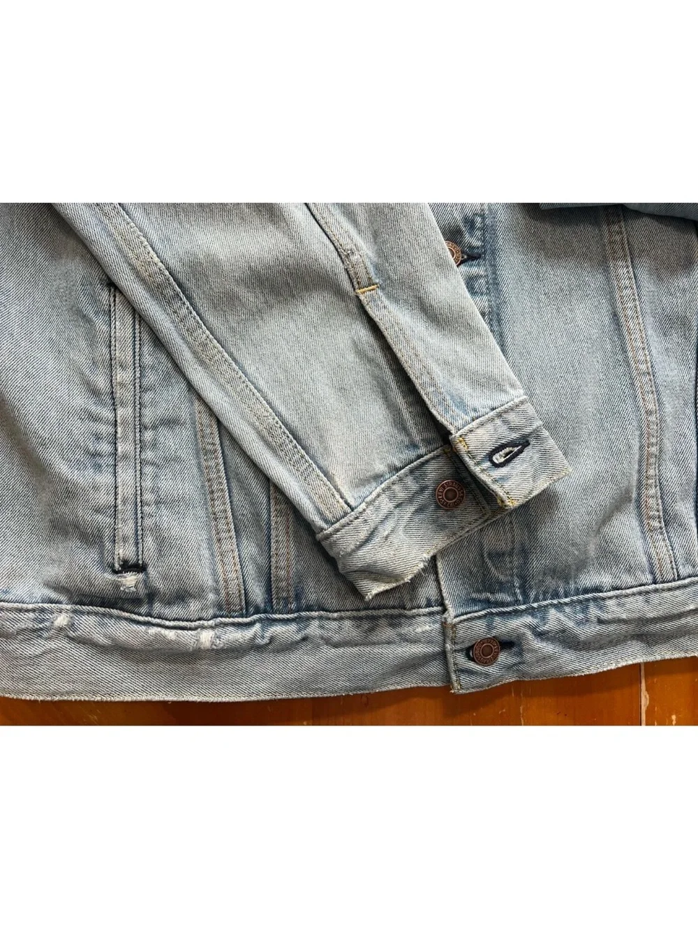 Levi’s Trucker Jacket 72334‑0131 Men’s XL • Soft Broken‑In Denim • Light Wash Fa
